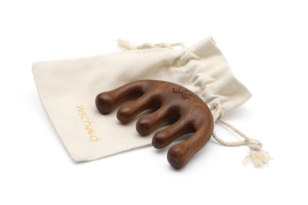 Dřevěný masážní hřeben