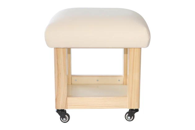 Dřevěný taburet na kolečkách