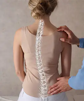Skolióza nebo skoliotické držení těla? Rozdíly v rehabilitaci