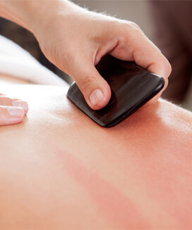 Gua sha není jen moderní beauty trend